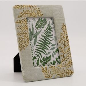 One Design Home Elegant Gold Leaf Debossed Frame 4x6